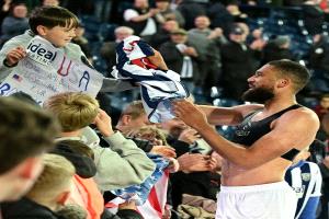 عقوبة صادمة في إنجلترا.. خصم نقطتين من ناد عريق بسبب انتهاكات مالية جسيمة