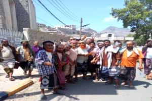 في عدن.. جنود في المنطقة العسكرية الأولى يطالبون برواتبهم المتوقفة