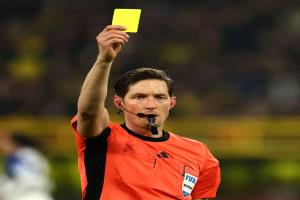 فيفا تُفجّر مفاجأة مدوّية قبل المونديال.. البطاقات الصفراء تختفي مرتين!