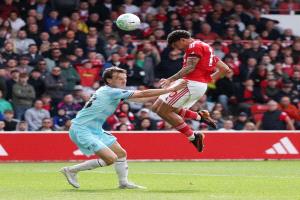 نوتنغهام ينعش آماله في البقاء برباعية في بيرنلي بالبريميرليج 