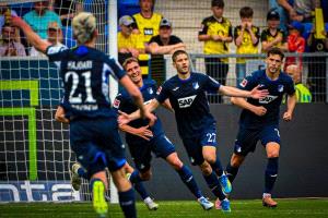 هوفنهايم يهزم بروسيا دورتموند وبايرن ميونخ يقترب من حسم البوندسليغا