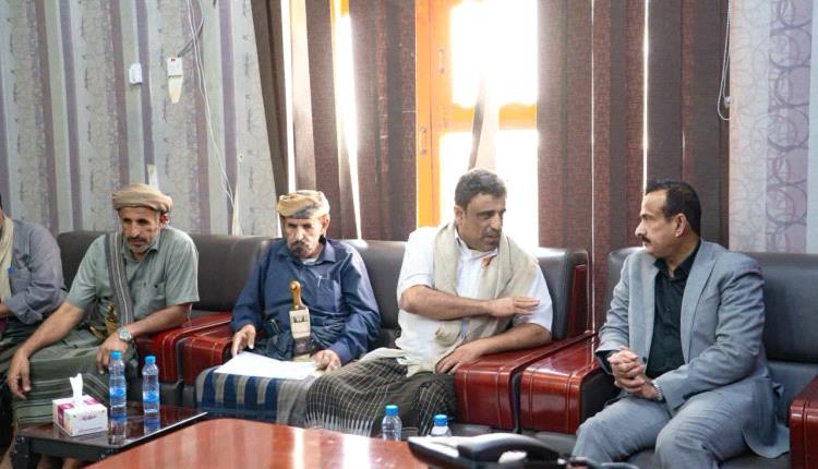 المحافظ بن الوزير يناقش مع اللجنة الأهلية لكهرباء النقوب بعسيلان التحديات التي تواجه المحطة