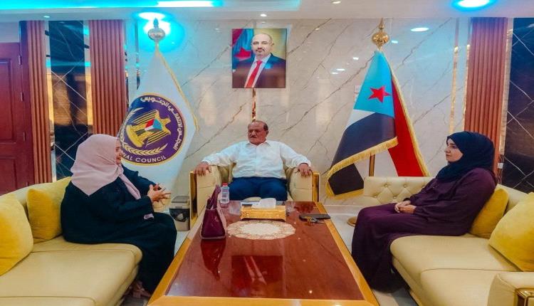 في لقاء بعدن.. هرهرة: المجلس الانتقالي ملتزم بدعم المرأة وتمكينها في كافة المجالات
