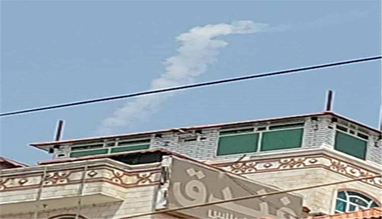 دوي انفجار يهز صنعاء إثر إطلاق الحوثيين صاروخًا باليستيًا من وسط المدينة

