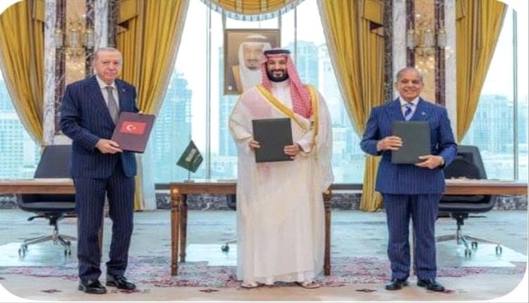 مسؤول اماراتي يشن هجوم لاذع على التحالف الجديد بين السعودية وتركيا وباكستان