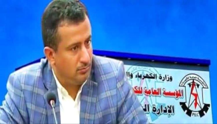 رغم التحديات.. مدير كهرباء عدن سالم الوليدي نموذج للمسؤول القريب من الناس
