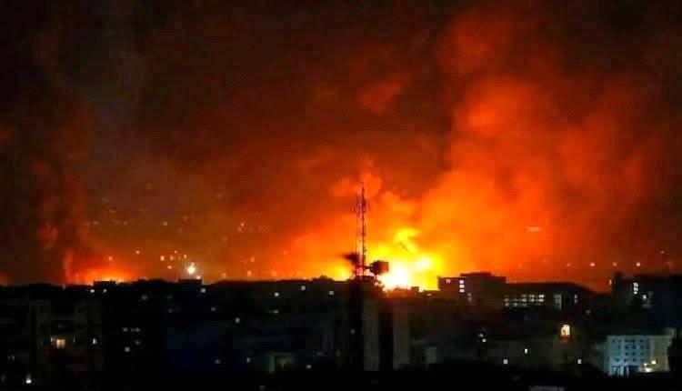 ميناء المخا خارج الخدمة.. قصف حوثي يدمر شريان الساحل الغربي بالكامل