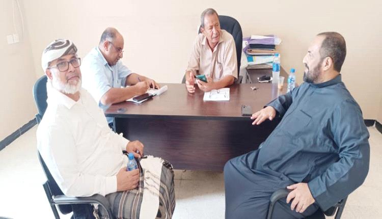 بحث آلية التنسيق المشترك بين الغرفة التجارية الصناعية ومكتب الصناعة والتجارة بالمحافظة

