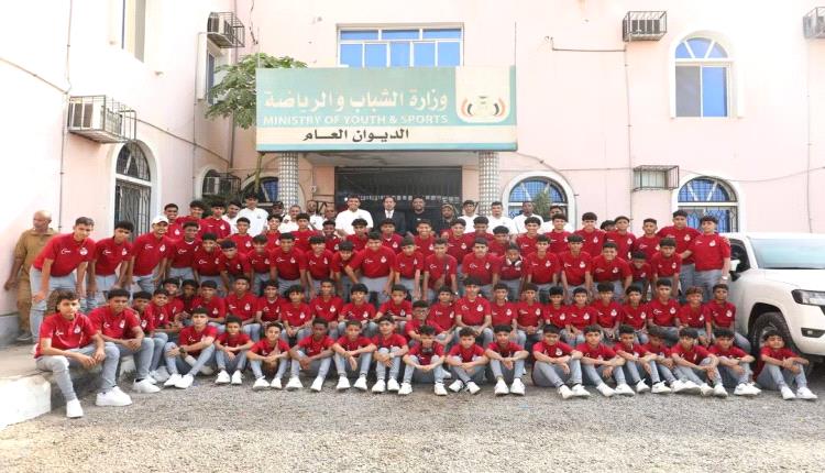 الوزير البكري يودّع أكاديمية المرحلي قبل المشاركة الخارجية في سلطنة عُمان