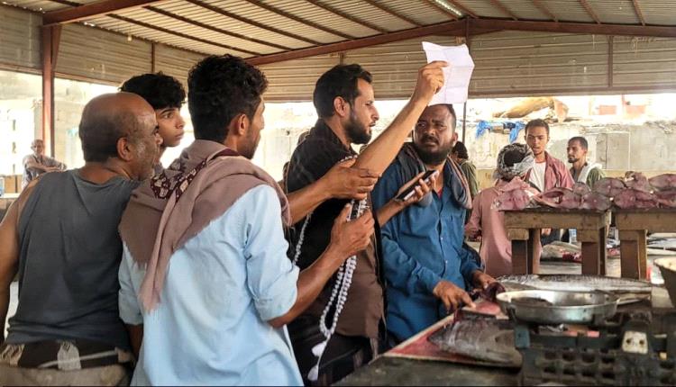 لحج..مكتب الصناعة والتجارة بطور الباحة يقف على أسواق السمك والخضروات
