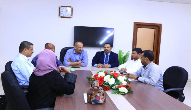 مناقشة استكمال مشروع الخط الاستراتيجي لشبكة الصرف الصحي في دار سعد- عدن
