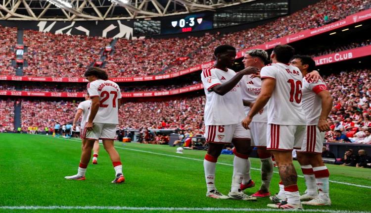 إشبيلية يكتسح بلباو ويعتلي صدارة الدوري الإسباني