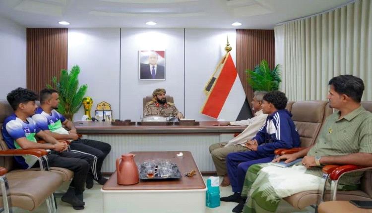 محافظ أبين يلتقي قيادة أكاديمية الحافرة ويؤكد دعم جهودها في رعاية المواهب الرياضية