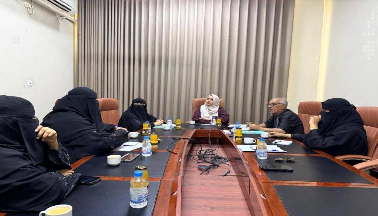 جعسوس تناقش مع الملتقى النسوي لرائدات حضرموت ترتيبات المؤتمر الأول للرائدات
