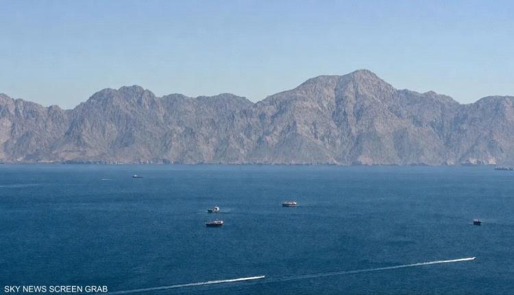 واشنطن تصعد حصار إيران.. وهرمز في قلب المساومة
