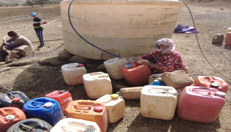 أهالي المسيمير يلوّحون بالتصعيد: الماء بـ20 ألفًا والفساد يفاقم معاناة المديرية