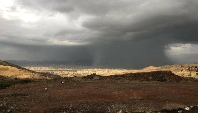 حرارة شديدة وأمطار غزيرة وبحر مضطرب.. تحذيرات جوية وبحرية في اليمن