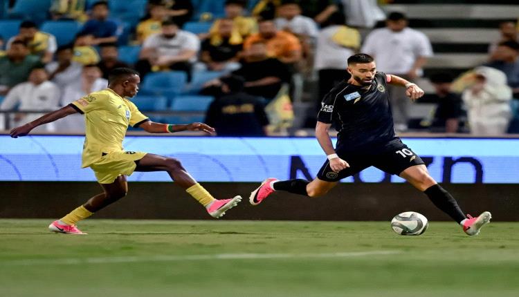 «الدوري السعودي» الحزم يحبط فرحة الشباب بجزائية الوقت القاتل