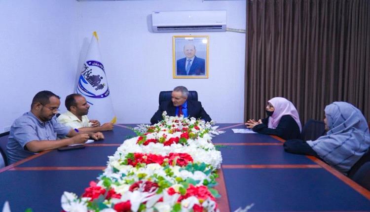 الوزير اليافعي يبحث أوضاع مركز النور ويؤكد اعتماد 63 وظيفة للمكفوفين