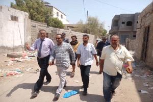 مدير عام خورمكسر يناقش استكمال شبكة الصرف الصحي ورصف حي الزراعة
