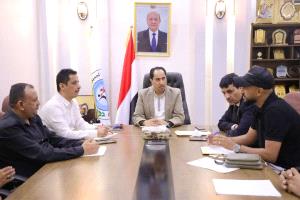 الوزير البكري يلتقي مدير عام مكتب الشباب والرياضة بأبين
