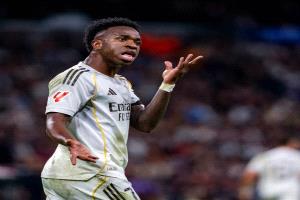 وجها لوجه.. فينيسيوس يبلغ مورينيو بموقفه من ترك ريال مدريد