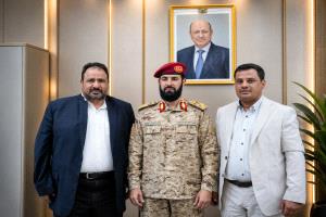 زيارة ميدانية لمدير شركة النفط بعدن إلى أبين تثمر اتفاقاً أمنياً وتعد بمنع القواطر المهربة وإنشاء محطة نموذجية