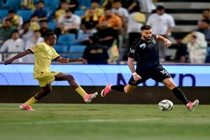 «الدوري السعودي» الحزم يحبط فرحة الشباب بجزائية الوقت القاتل
