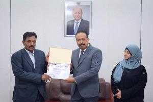 وزير الأشغال يكرّم المدير العام السابق للشؤون المالية بالوزارة تقديرًا لجهوده ويرحّب بالمدير العام الجديد