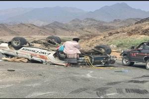 يافع .. نجاة ركاب سيارة من حادث انقلاب على خط ثنهة