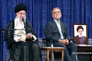من المرشد والرئيس.. إقرار إيراني بـ"خسائر الاقتصاد"
