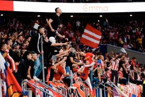 جماهير أتلتيكو مدريد تجدد دعمها للفريق