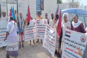 أهالي الحوطة بلحج ينفذون عصياناً مدنياً احتجاجاً على تدهور المعيشة