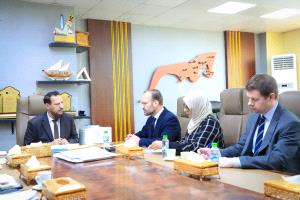 المحافظ شيخ يستقبل المستشار الاقتصادي بمكتب المبعوث الأممي ويؤكد أهمية الجهود المشتركة لمعالجة التحديات الاقتصادية