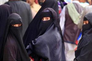 منع الأعراس الليلية للنساء بالمحويت.. الحوثي يخنق حياة المجتمع اليمني
