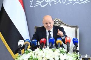 المؤتمر الصحفي لرئيس مجلس القيادة العليمي بين الدعوة للحوار الجنوبي وقصف القوات الجنوبية.. 
