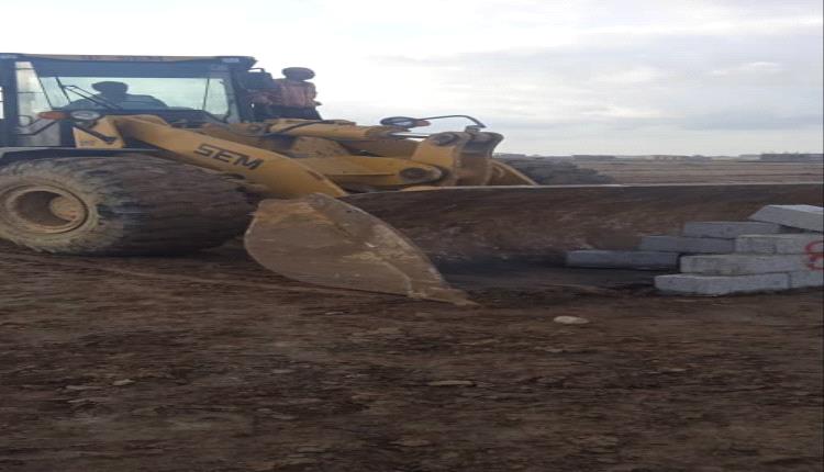 مكتب الأشغال العامة بخورمكسر ينفّذ حملة إزالة لتعديات على أراضي حكومية بمنطقة العريش 