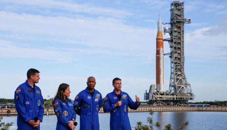 بدء العد التنازلي لأول رحلة مأهولة إلى القمر منذ 1972 