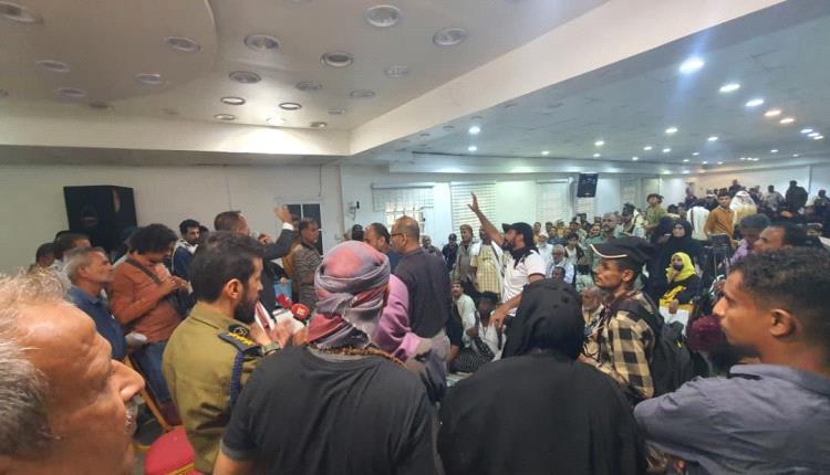 فشل اجتماع وكيل جرحى عدن وسط اتهامات بـ"المتاجرة" بالحقوق والاستثمار السياسي 