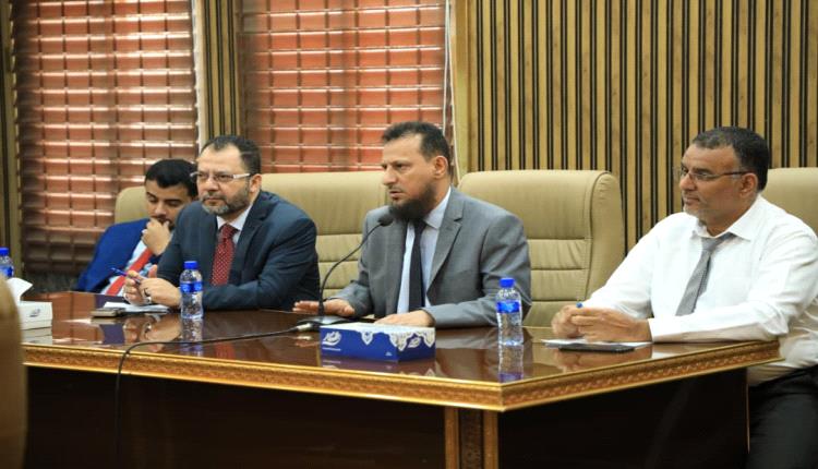 عاجل / محافظ عدن يحدد مهلة فترة ثلاثة أشهر لتقييم أداء العاملين في مختلف القطاعات