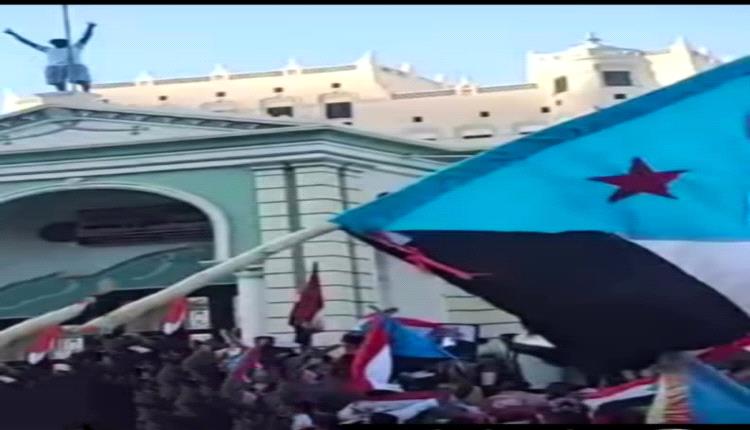 جماهير الشعب في وادي حضرموت  ترهب الغزاة وتسيطر على قصر سيئون