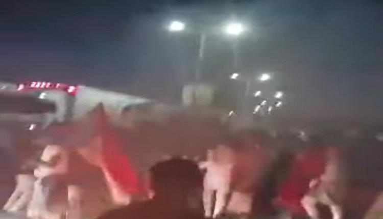 اعتقالات وإطلاق نار قرب مطار سيئون خلال احتجاجات رفع أعلام الجنوب

