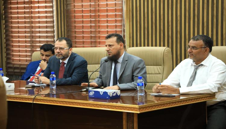 إنذار الـ 90 يوماً.. كيف تحول مكتب محافظ عدن إلى "غرفة عمليات" لتصفية الترهل الإداري؟ 