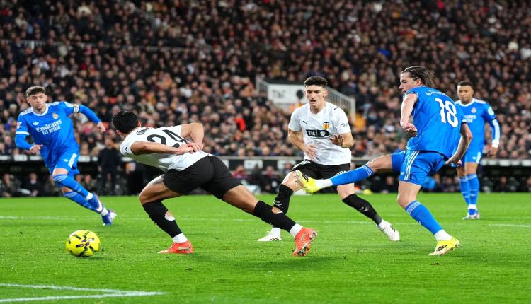 ضيق الخناق على برشلونة.. ريال مدريد يعود من ميستايا بفوز ثمين أمام فالنسيا