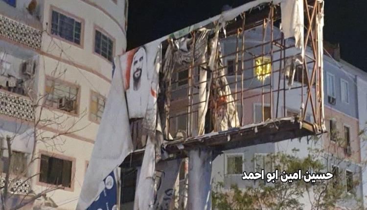 إزالة صورة الشيخ زايد بن سلطان من الشارع الرئيسي بالمعلا 