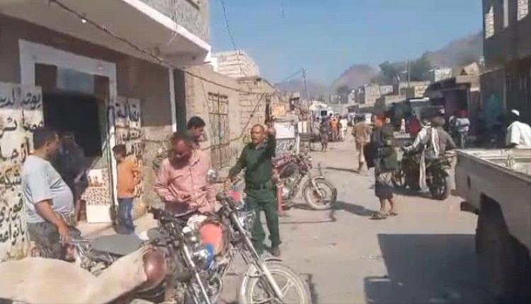 حملة أمنية واسعة لتنظيم حركة السير وسط الشارع العام بعاصمة مسيمير لحج 