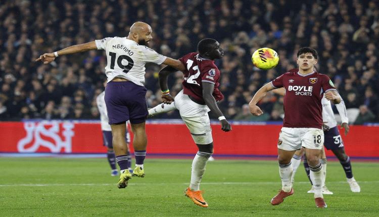 مانشستر يونايتد يتجنب الخسارة في عهد كاريك ويخطف تعادلا قاتلا من ملعب وست هام