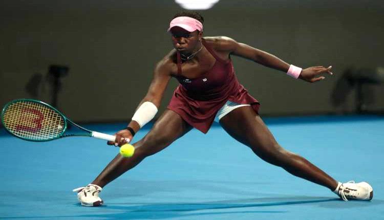 مبوكو تطيح بأوستابنكو وتبلغ نهائي بطولة الدوحة للتنس