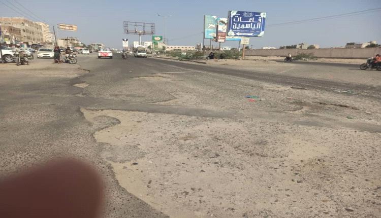 
مناشدات مجتمعية للحكومة بصيانة طريق الفيوش بلحج
