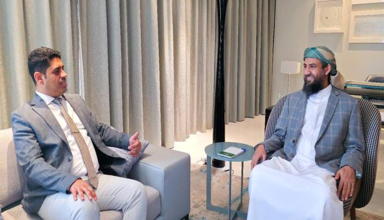 المحرّمي يؤكد على تكثيف توثيق انتهاكات الحوثيين وتعزيز ثقافة حقوق الإنسان 